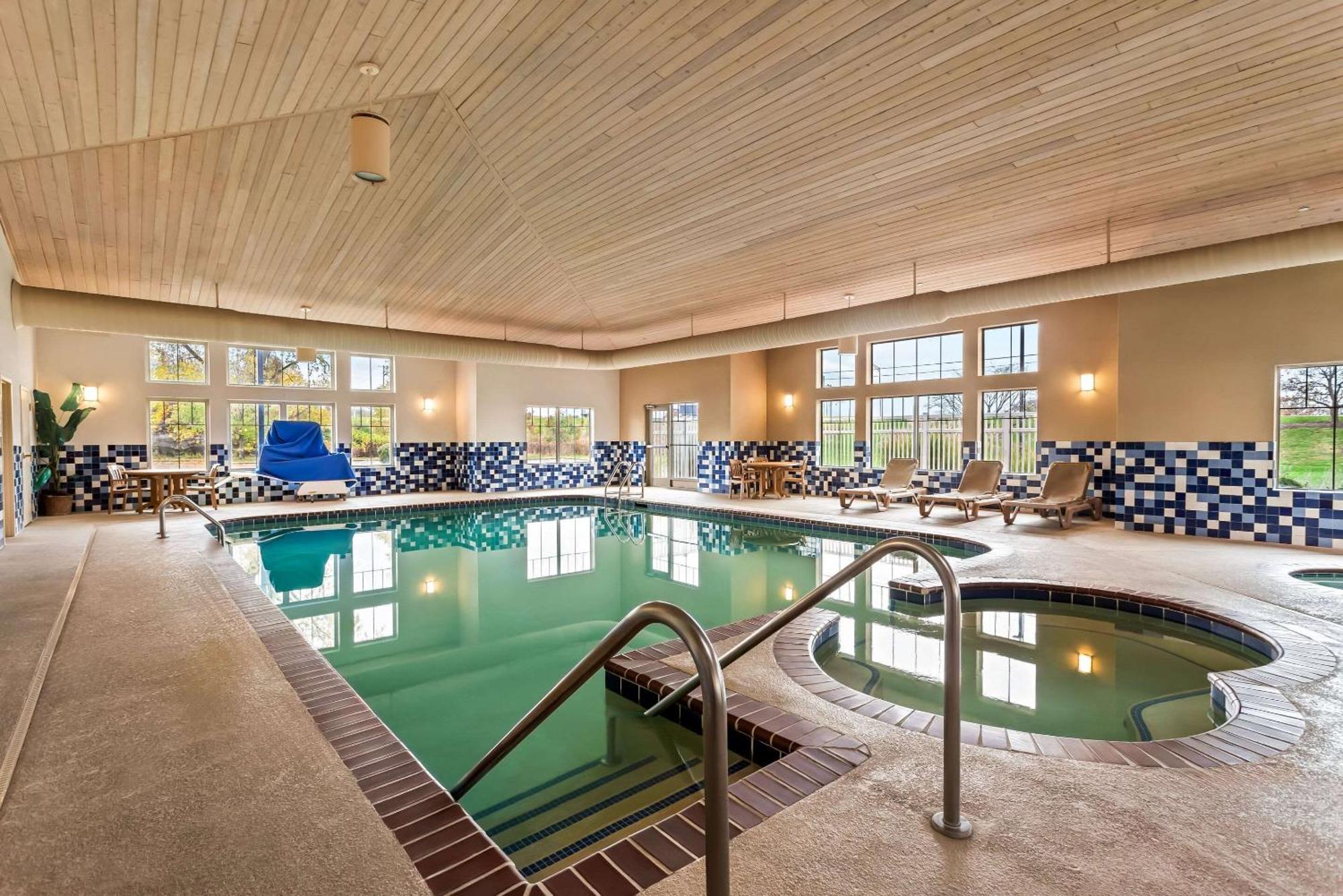 Country Inn & Suites By Radisson, Portage, In Exterior photo